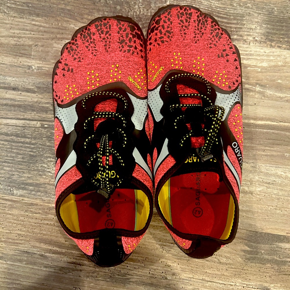 Saguaro barefoot shoes minimalist sneakers pink black EUC